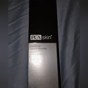 PCA Skin- Perfecting Neck & Décolleté Cream - Black and Silver